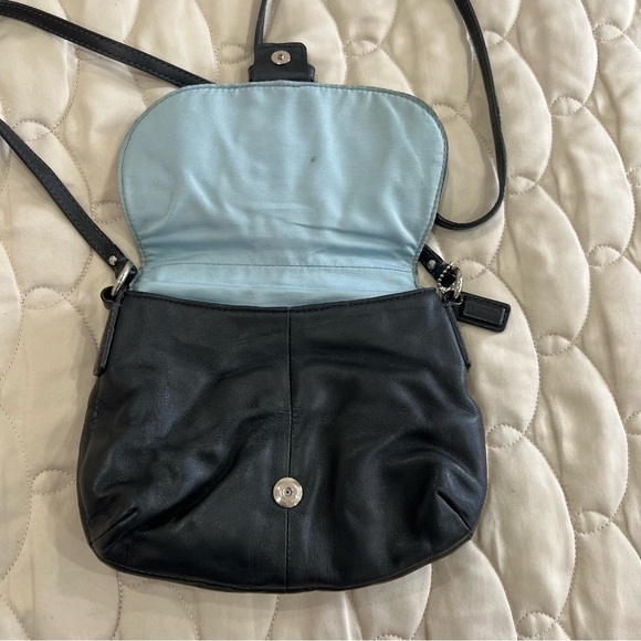 COACH Soho Black GENUINE LEATHER Flap.
SMALL CROSSBODY BAG W/ Buckle - Picture 6 of 10